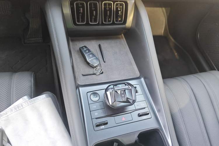 Used BYD Song L EV 2025 Intelligent Driving Version 662 km LiDAR Excellence Edition
