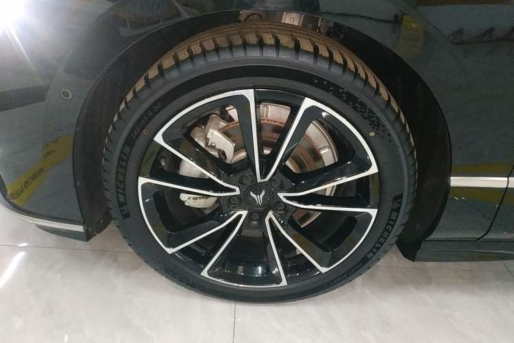 Used VOYAH PASSION 2024 PHEV Four-Wheel Drive Ultra-Long Range Flagship Model
