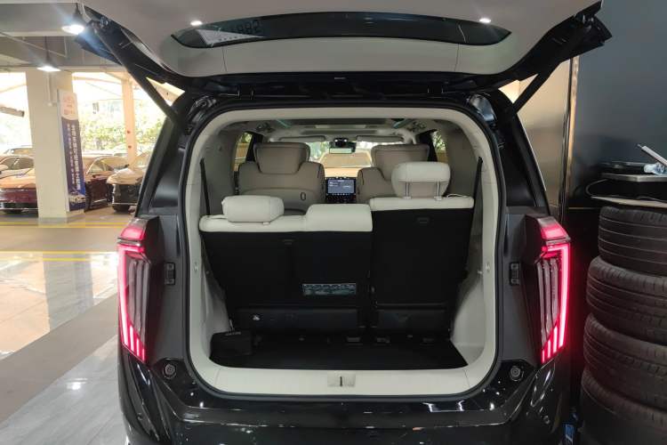 Used GAC Trumpchi Xiangwang M8 2025 Kunkun Series Ultra First-Class Cabin
