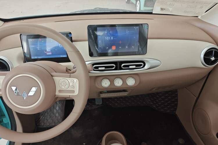 Used Wuling Hongguang MINIEV 2025 Four-Door Version Premium Edition
