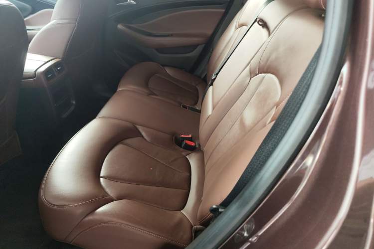 Used Buick Envision 2018 20T Two-Wheel Drive Luxury Model
