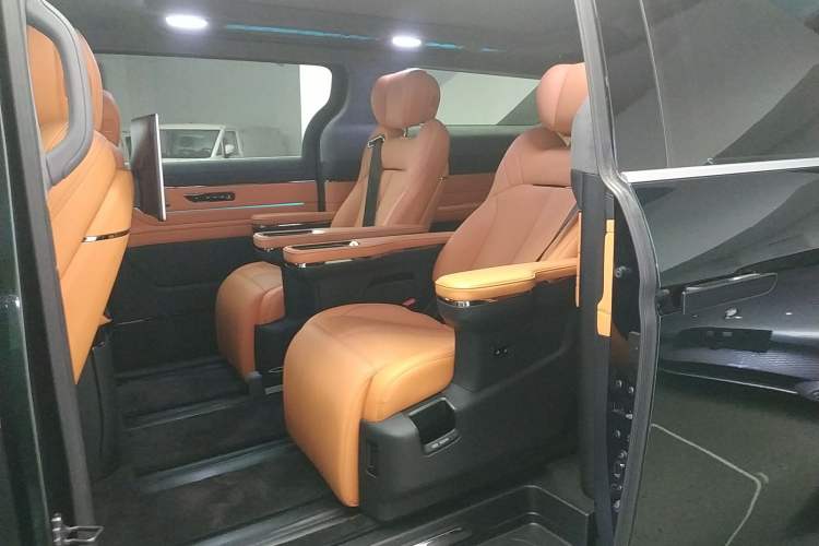 Used  LEVC L380 2024 140-Degree 6-Seater All-Wheel-Drive Ultra
