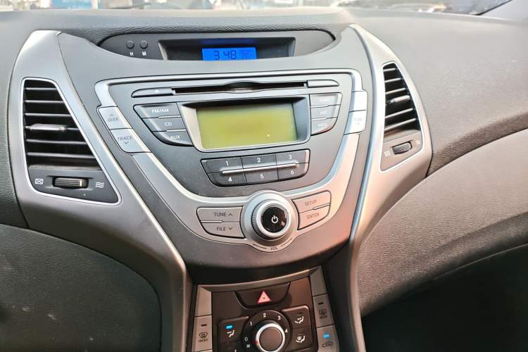 Used Hyundai Elantra 2015 1.6L Automatic Fashion Model