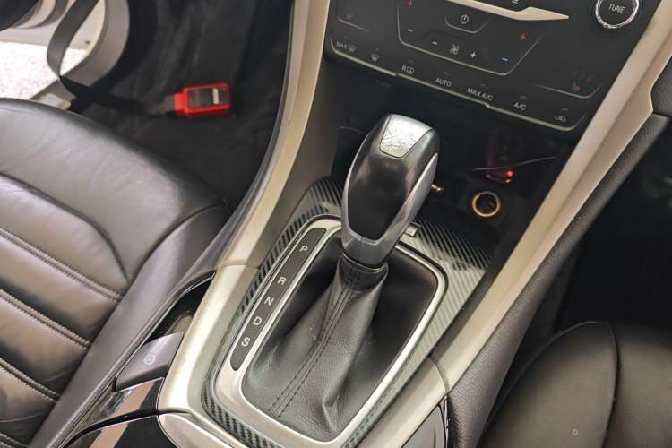 Used Ford Mondeo 2013 2.0L GTDi 200 Luxury Model
