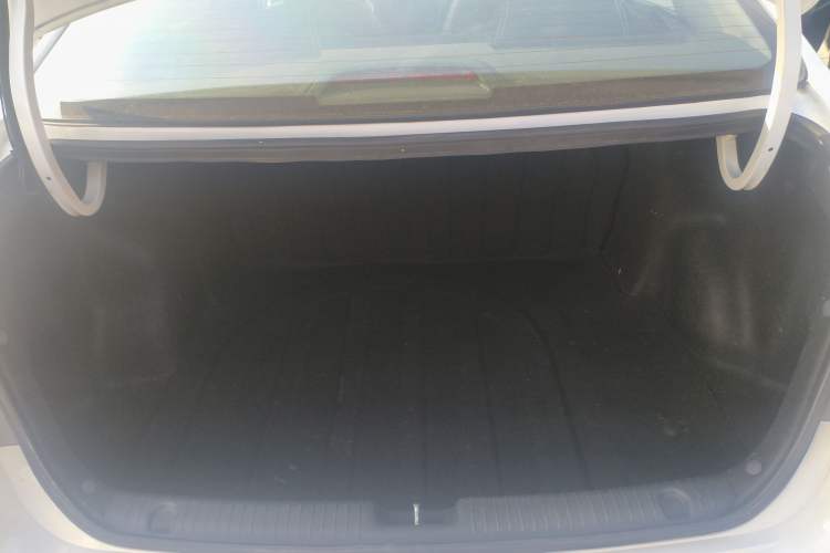 Used Kia K2 2015 Sedan 1.4L MT GLS