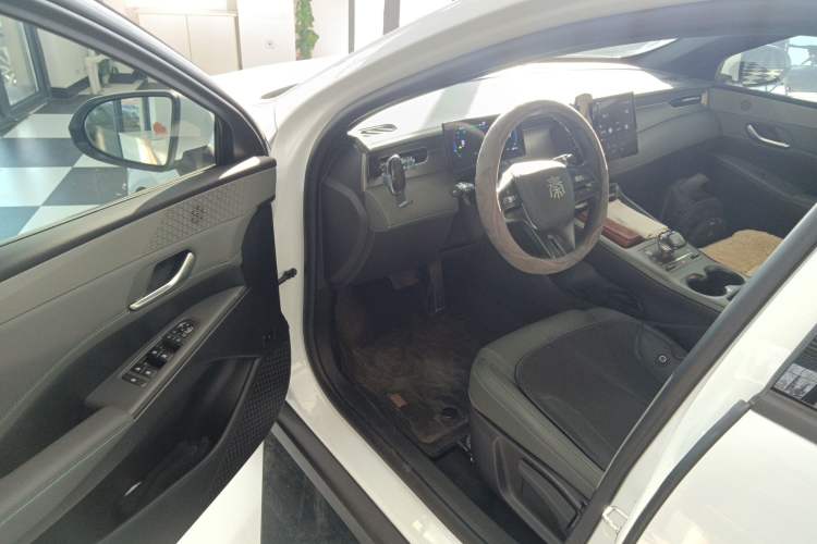 Used BYD Qin PLUS 2025 DM-i Smart Drive 55KM Leading Model
