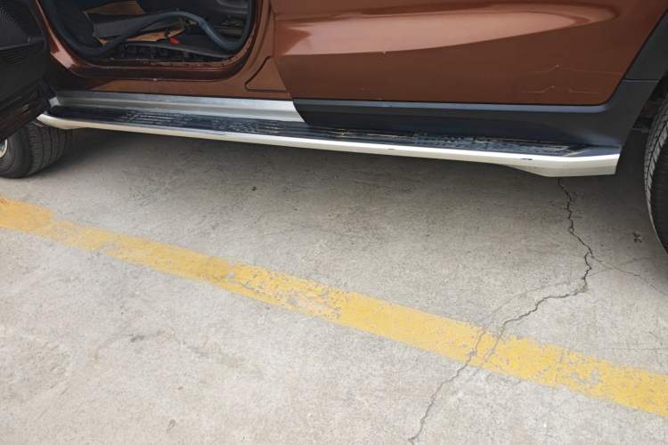 Used Roewe RX8 2018 30T Smart Connectivity Two-Wheel Drive Flagship Edition
