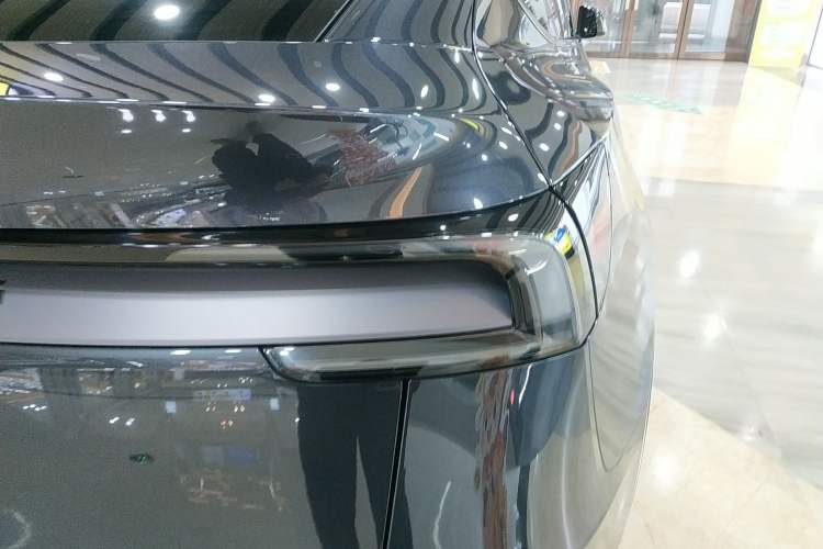 Used Tesla Model Y 2025 Long-Range All-Wheel-Drive Version