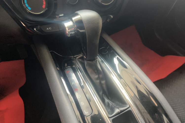 Used Honda Vezel 2015 1.5L CVT two-wheel drive Comfort trim