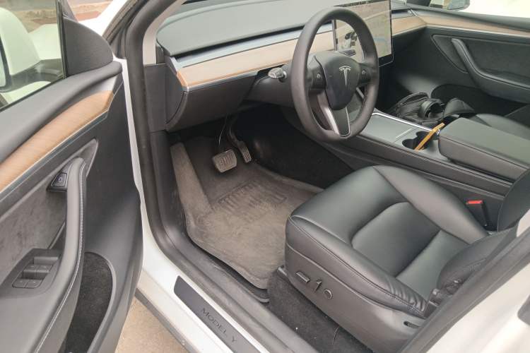 Used Tesla Model Y 2021 Long-Range All-Wheel-Drive Version