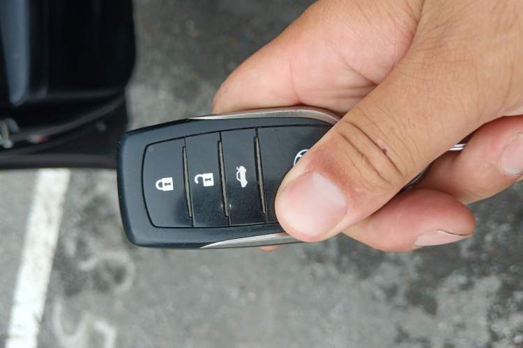 Used BMW 5 Series 2013 525Li Leading Model
