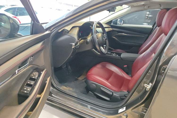 Used Mazda Mazda 3 Axela 2022 2.0L Automatic Premium Black Obsidian Edition
