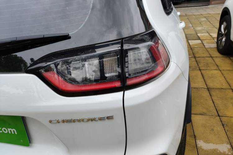 Used  Cherokee 2020 2.0T Two-Wheel Drive Leading Edition
