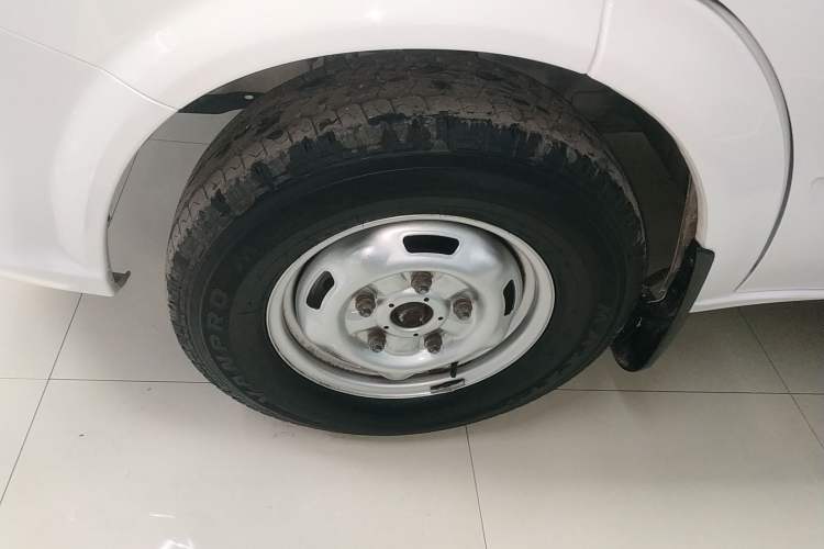 Used JMC Fushun 2023 2.0T Manual Short-Wheelbase Mid-Height Commercial Multi-Purpose 5-Seater Passenger Vehicle
