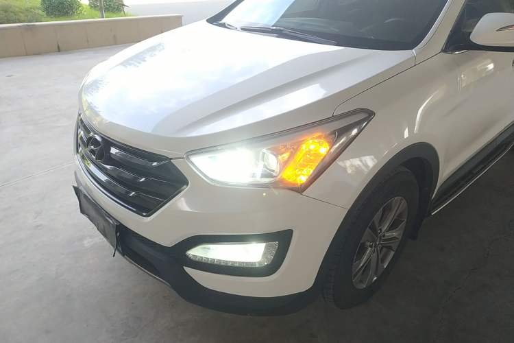 Used Hyundai Santa Fe 2015 2.0T Automatic All-Wheel Drive Smart Version 5 Seats