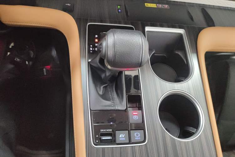 Used Toyota Granvia 2022 2.5L Hybrid Flagship Edition