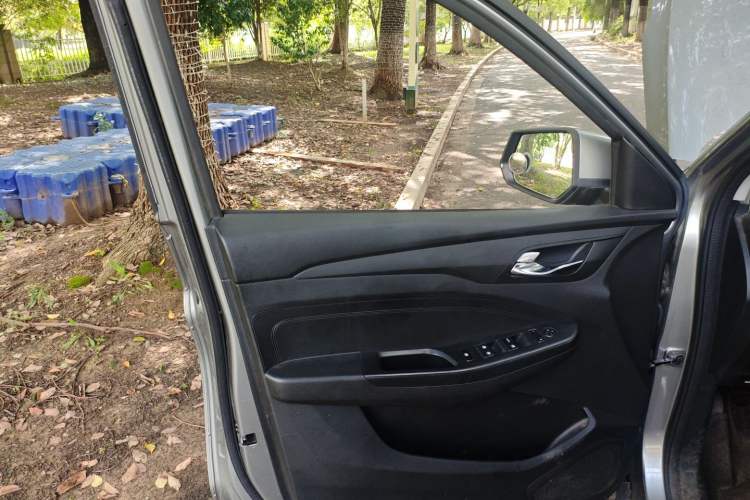 Used Wuling Hongguang S3 2019 1.5T Manual Comfort Edition China VI Standard
