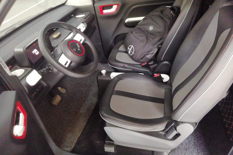 Used Wuling Hongguang MINIEV 2022 GAMEBOY 300km Enthusiast Model with Lithium Iron Phosphate
