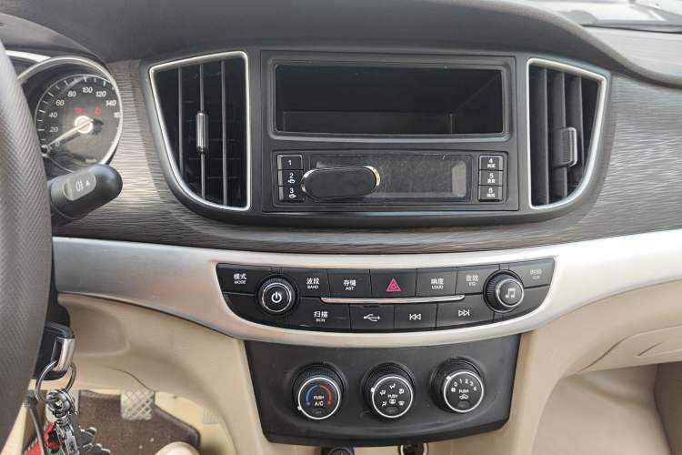 Used Baojun 730 2016 Revised 1.5L Manual Standard Version 7 Seats China V Emission Standard