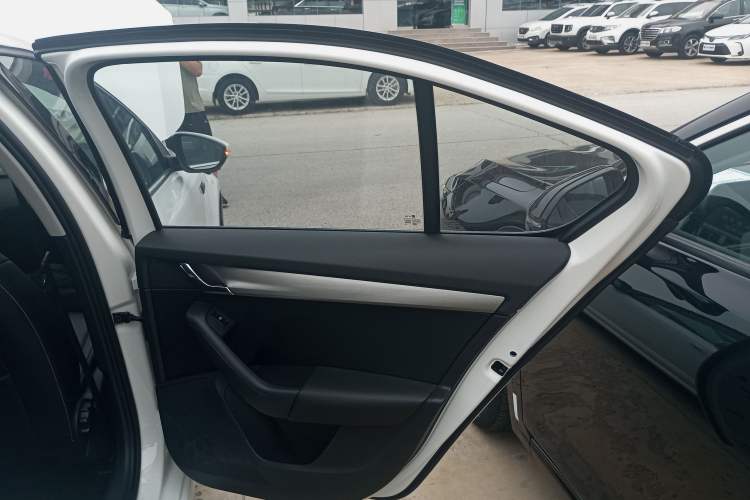 Used Skoda Octavia 2019 1.5L Automatic SmartDrive Comfort Edition China VI Standard