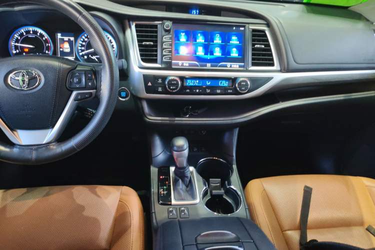 Used Toyota Highlander 2018 2.0T Four-Wheel Drive Knight Edition 7 Seats China VI Standard
