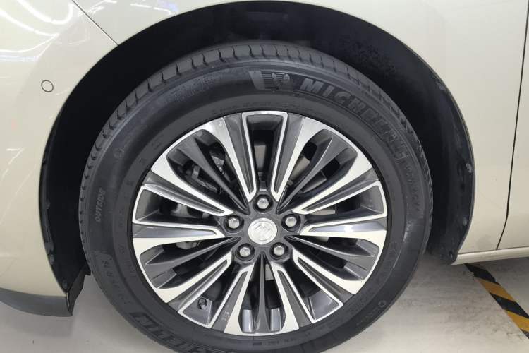 Used Buick GL8 2021 ES Landtrek 653T Luxury Model
