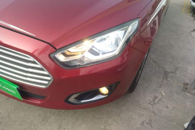 Used Ford Escort 2015 1.5L Automatic Fashion Model
