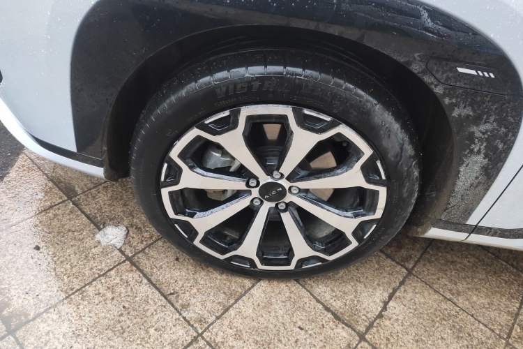 Used AION V 2024 Aion Tyrannosaurus 650 Smart Luxury Edition
