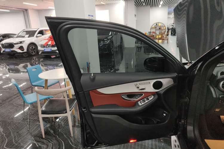 Used Mercedes-Benz GLC 2020 Facelift GLC 260 L 4MATIC Luxury Edition
