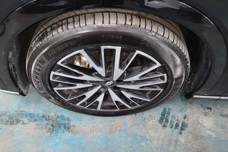 Used  Q07 2025 215 Flagship PLUS
