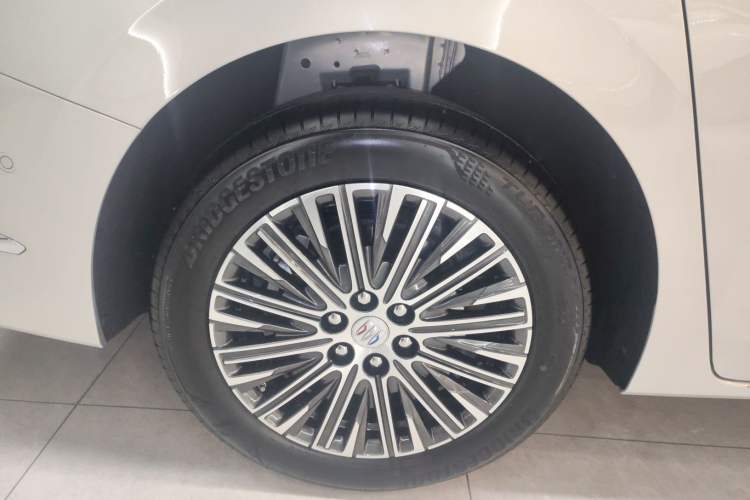 Used Buick GL8 New Energy 2024 Lu Zun Luxury Edition 7-Seater
