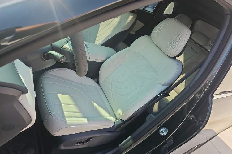 Used  Galaxy Xingjian 7 EM-i 2025 120km Launch+ Version
