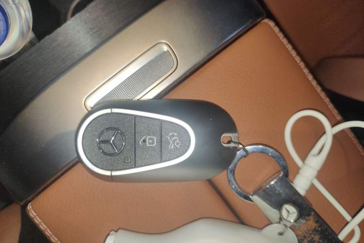 Used Mercedes-Benz GLC 2023 GLC 260 L 4MATIC Luxury Model 5 Seats
