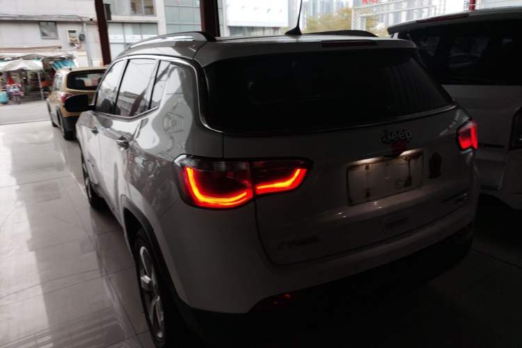 Used  Compass 2017 200T Automatic Family Edition
