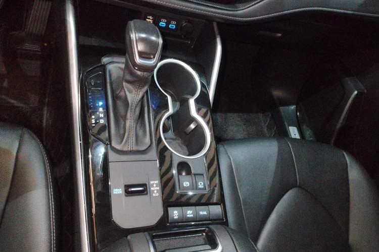 Used Toyota Highlander 2022 Dual-Engine 2.5L Four-Wheel Drive Prestige Version 7 Seats
