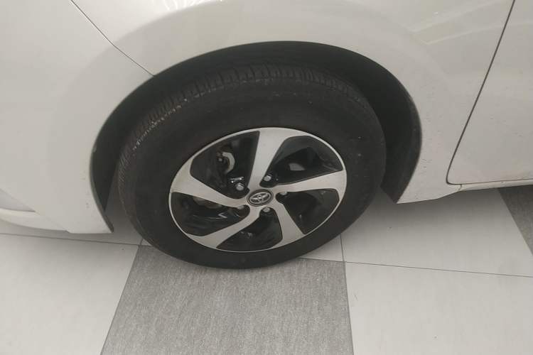 Used Toyota Levin 2017 Revised Dual-Engine 1.8H GS E-CVT Elite Sunroof Version China V Standard
