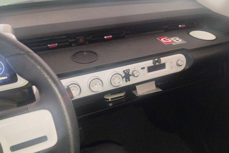 Used Wuling Hongguang MINIEV 2022 GAMEBOY 300km Play Edition Lithium Iron Phosphate
