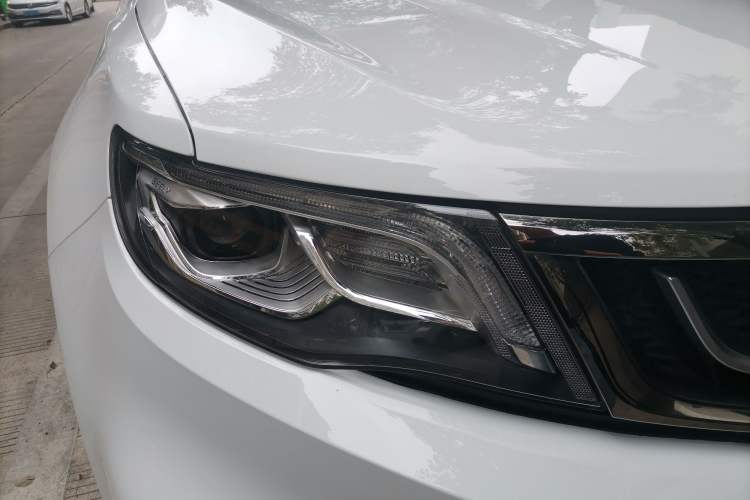 Used Geely Auto Emgrand X7 Sport 2018 1.8TD Automatic Two-Wheel Drive Smart Connect 4G Internet Edition