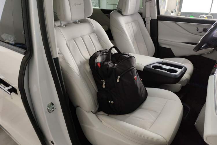 Used Buick GL8 New Energy 2024 Lu Zun Smart Edition 7-Seater
