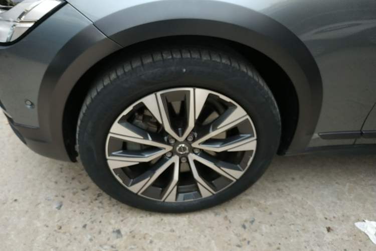 Used Volvo V90 2017 Cross Country T5 AWD Smart Range Edition
