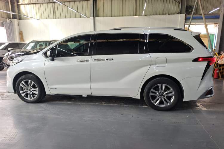 Used Toyota Sienna 2021 2.5L Hybrid Ultimate Edition
