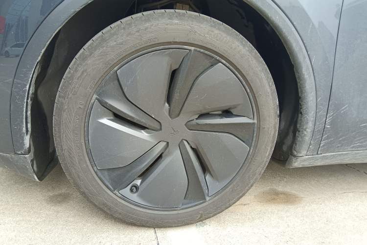 Used Tesla Model Y 2025 Rear-Wheel-Drive Version
