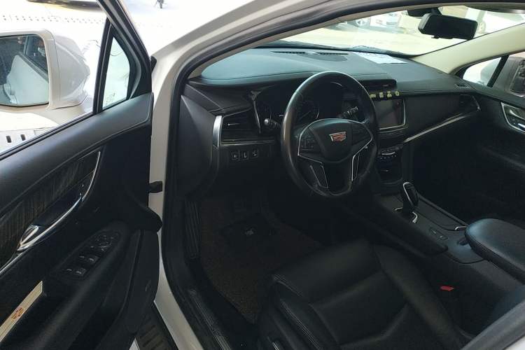 Used Cadillac XT5 2018 25T Luxury Model
