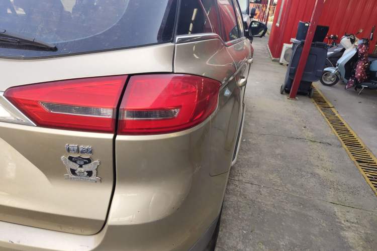 Used Geely Auto Emgrand X7 Sport 2016 1.8TD Automatic ZhiZun Version
