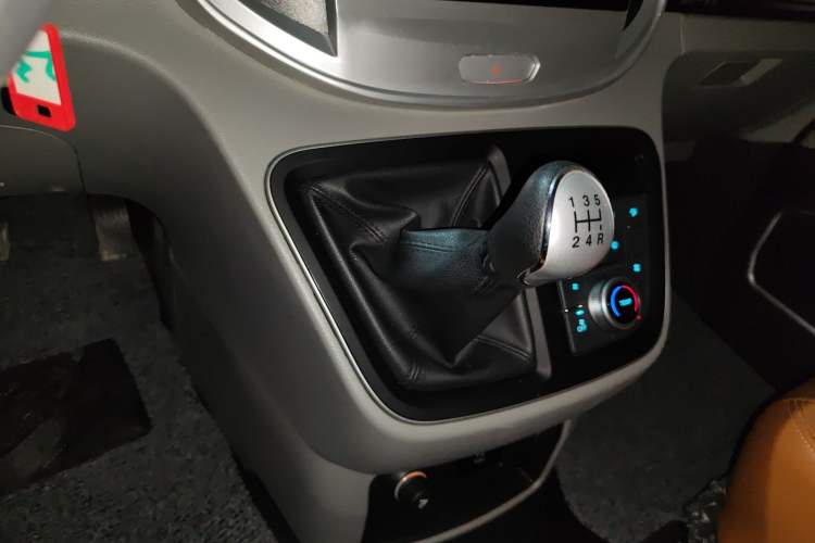 Used  M4 2019 Business & Travel Series 2.0L Manual Comfort Model China VI