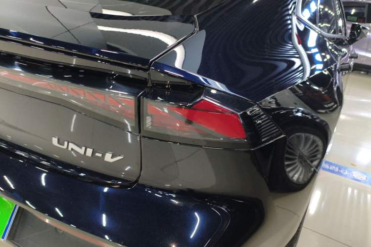 Used Changan UNI-V 2025 1.5T 500Bar High-Energy Version