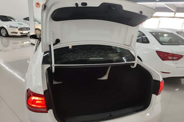 Used Volkswagen Lavida 2017 1.6L Automatic Fashion Edition
