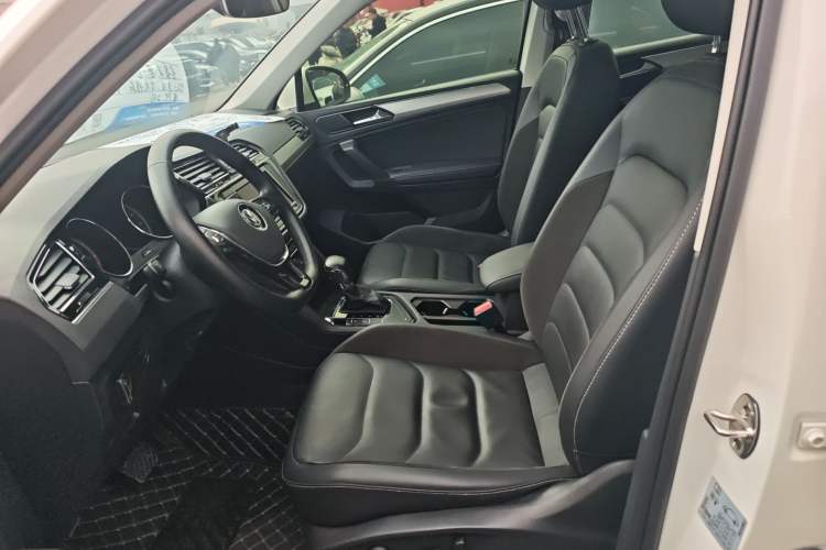 Used Volkswagen Tiguan L 2019 330TSI Automatic Two-Wheel Drive Smart Luxury Version China VI Standard
