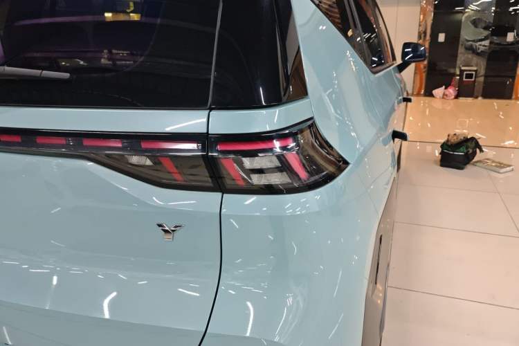 Used AION Y 2022 70 Tech Edition Lithium Iron Phosphate
