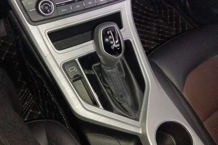 Used Geely Auto Vision 2019 Upgraded Model 1.5L CVT Luxury Version China VI Standard
